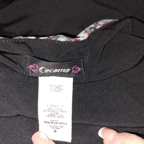 Cocomo multicolored  flowy tank top can be dressed up with a skirt or down with - Picture 4 of 4